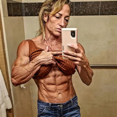 muscle mom nude